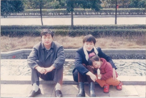 Foto sin fecha del Sr. Chen Mingxi, su difunta esposa Wang Xiaoxia y su hija en Chongqing, China